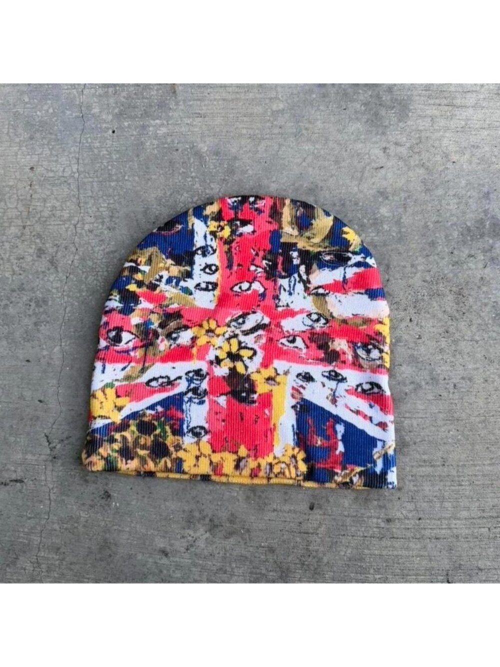 Súper dope UK beanie with all around design Same...
